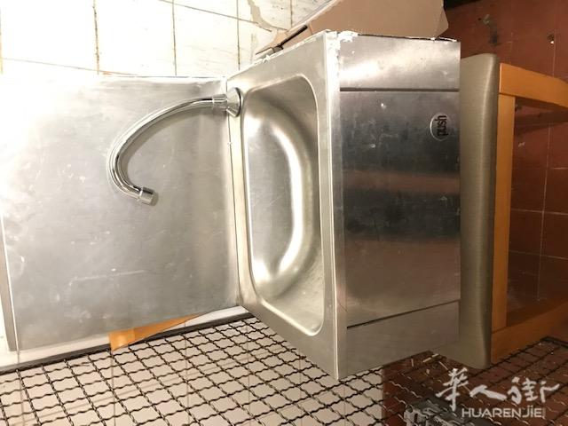 洗手盆 50€ 只用一年