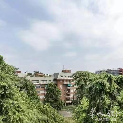 好房出售绿线vimodrone地铁口三房一厅两卫