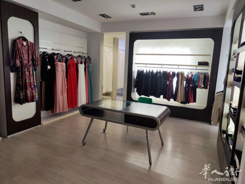 米兰边服装店转让
