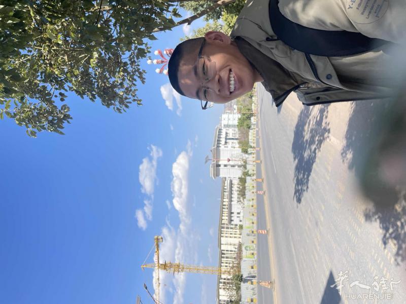 专业陪同翻译和笔译， 可接国内翻译， 加微信联系