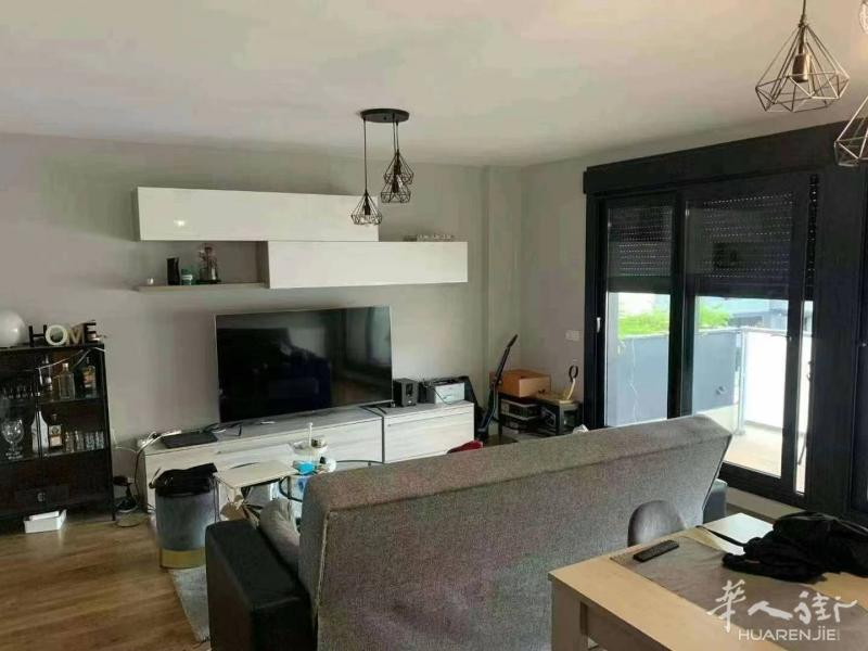 Alcobendas 新装修  __-3个大床房出租