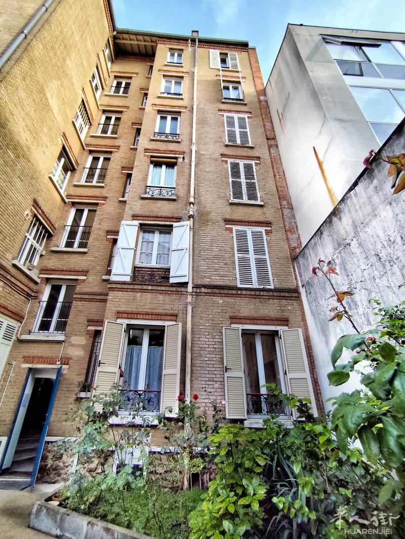 92 省COURBEVOIE 好区分好地段两房一厅出售，近LA DEFENCE