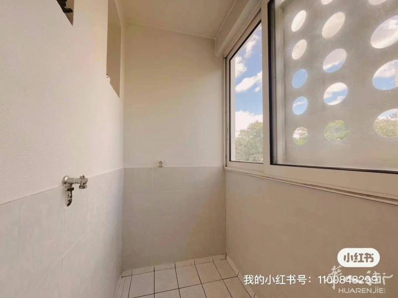 巴黎94Creteil90平中央供暖4室一厅带阳台公寓外租（有停车位）