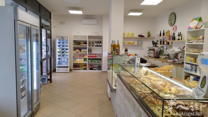 prato 老外食品店出租 月租550 buona uscita 3w 电器齐全