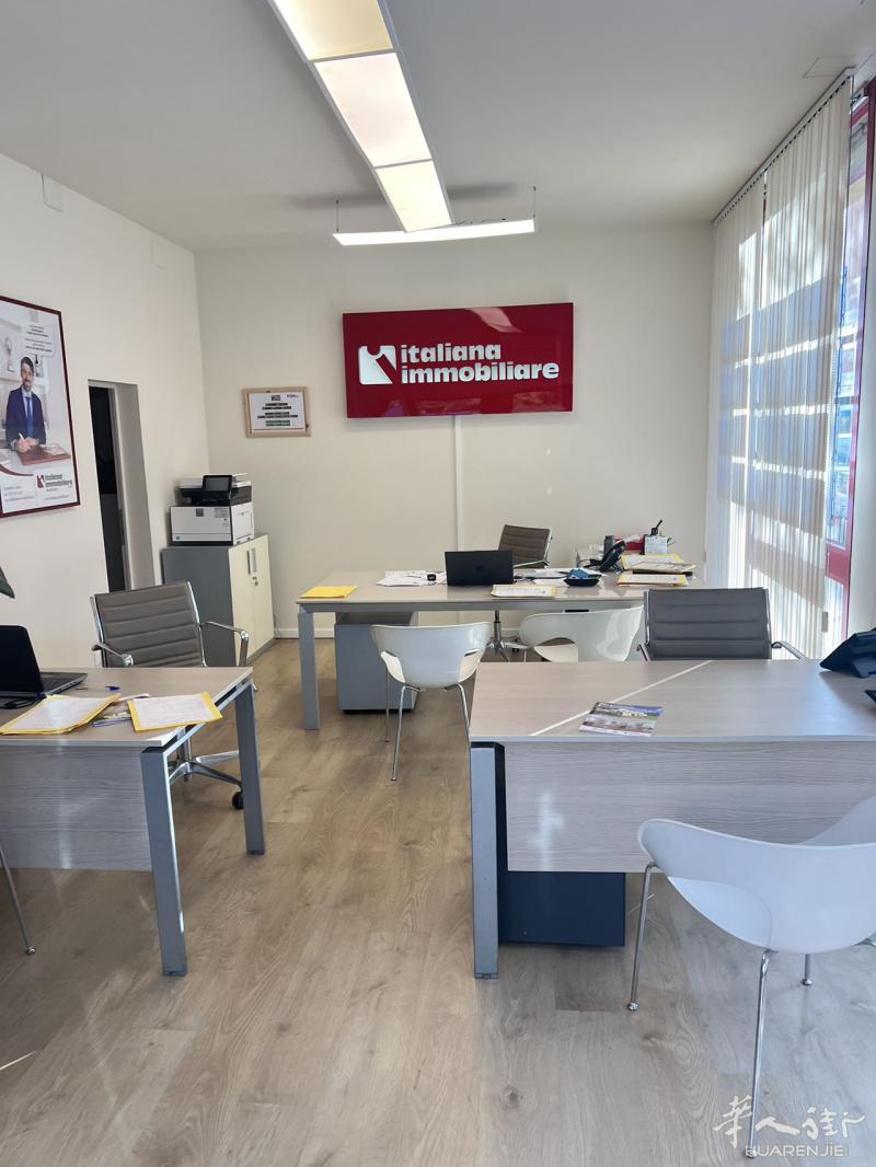 Italiana immobiliari 专业买卖房子店铺