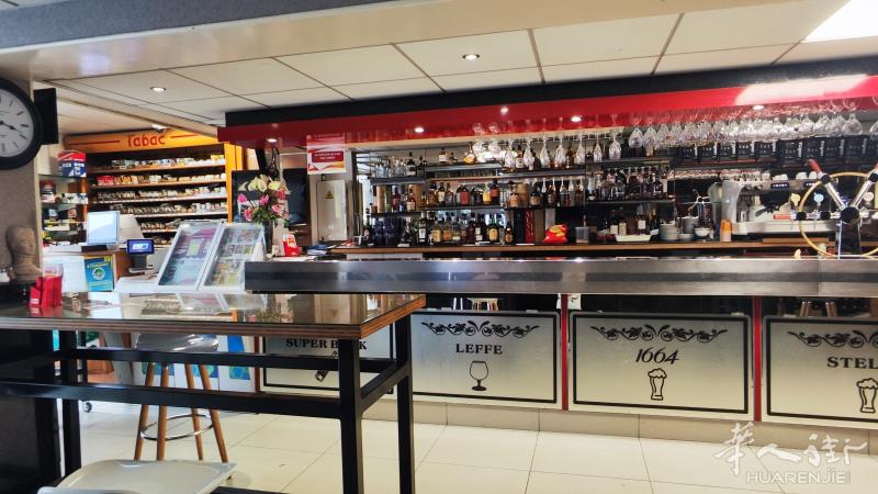 77省MUR 墙Tabac Bar Restaurant 出售