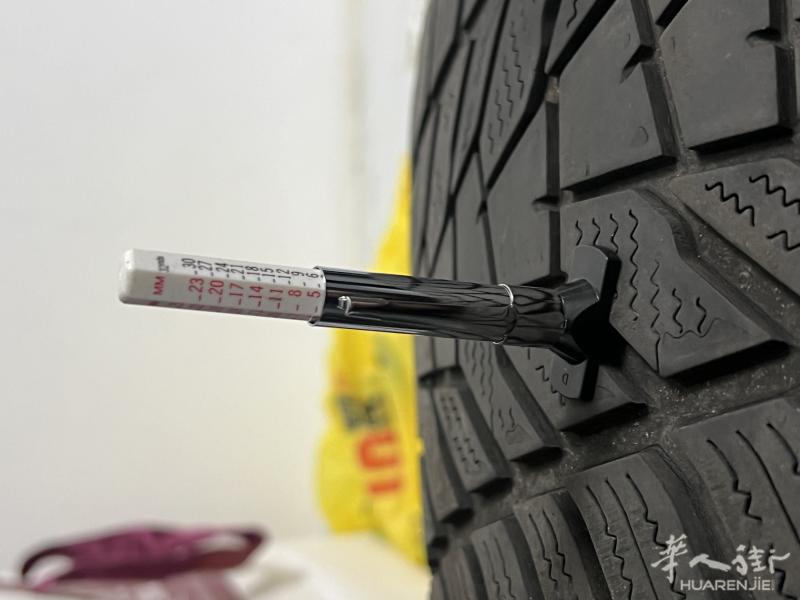 出售一个 二手轮胎 255 35 R19