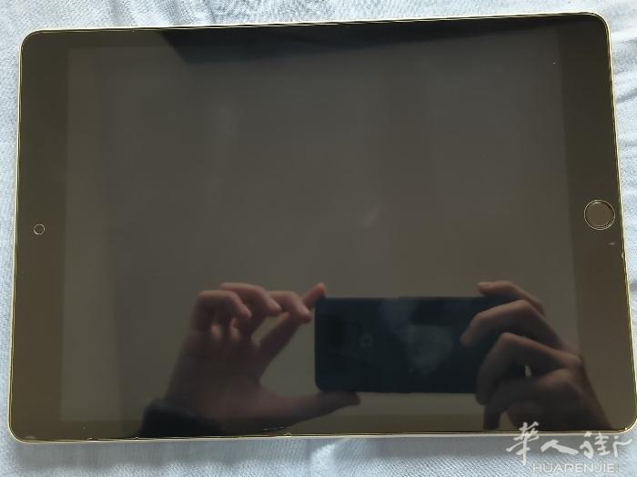 出一台Ipad 9代 256Gb 9成新有点小瑕疵 触屏啥的都好的 需要的加Wh