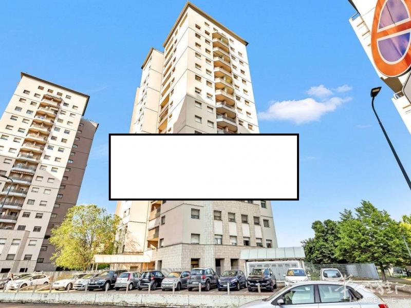 21.9万 71平方 一室一厅带一个车库 新装修 Quarto Oggiaro