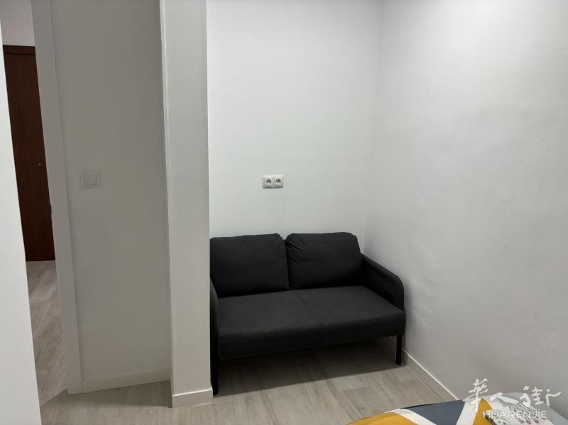 领包入住马德里6号线Carpetana 地铁3分钟  __-精装修单身公寓+冷暖空调出租