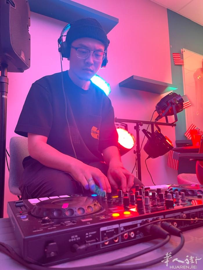 专业DJ接跨年夜派对演出