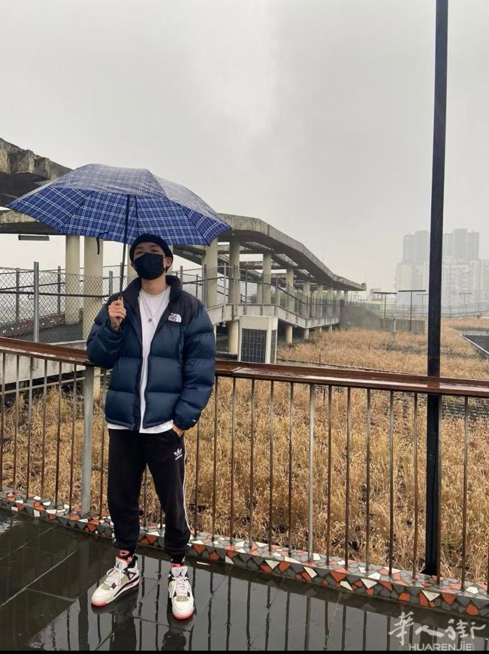 北面羽绒服XL买大了，有需要的微信我360719735
