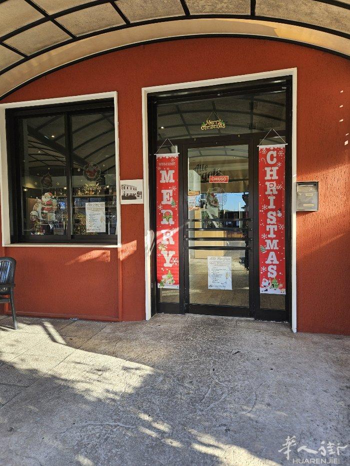 Padova 一家老外餐馆pizzeria带酒吧欲转让 位置​200个以上 ​房