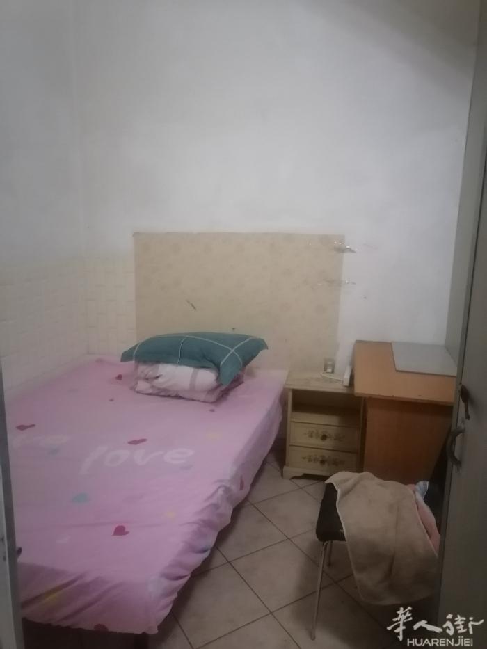 房间搭铺长期临时都可以
地址普拉托中国街小林超市对面
联系3778381694，