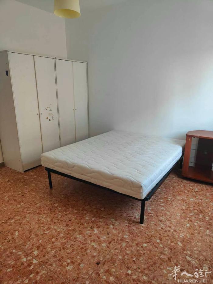 住家搭铺strozzi，两个大房间，小coop付近，爱干净，上班优先，需要温州地