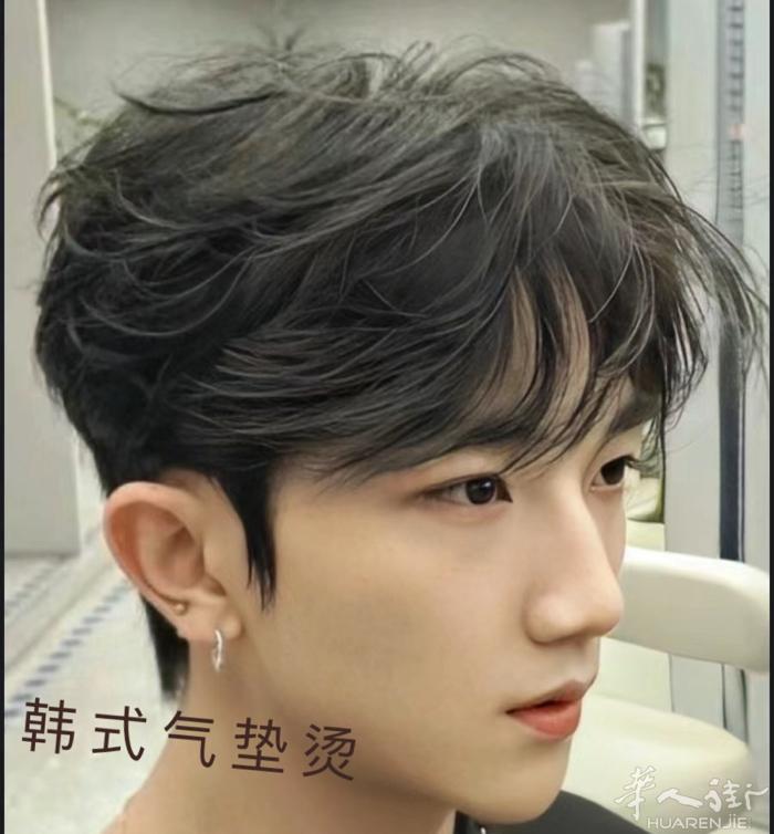 小巴黎13区美容美发工作室 ，本人专业美发师，从事美发二十年，擅长各类发型设计与