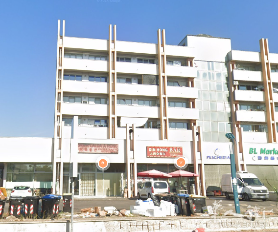 新都楼上大房间搭铺夫妻间大床1米6的。楼下就是超市和餐馆很方便的！