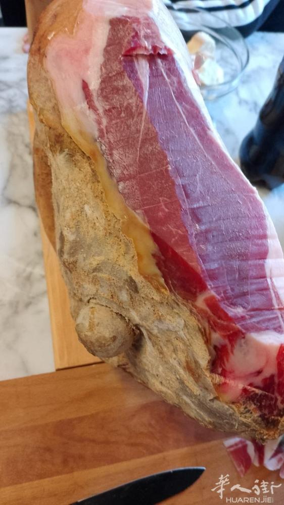 喜欢吃火腿的福利来了，parma有名的火腿原件300多，现在有一批半价出150，