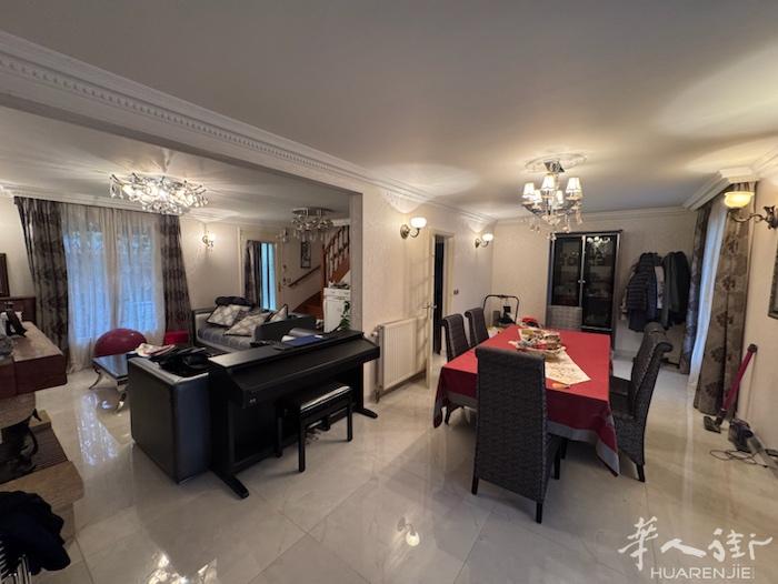 BLANC MESNIL Avenue védeines 出租一套三卧双厅的别墅