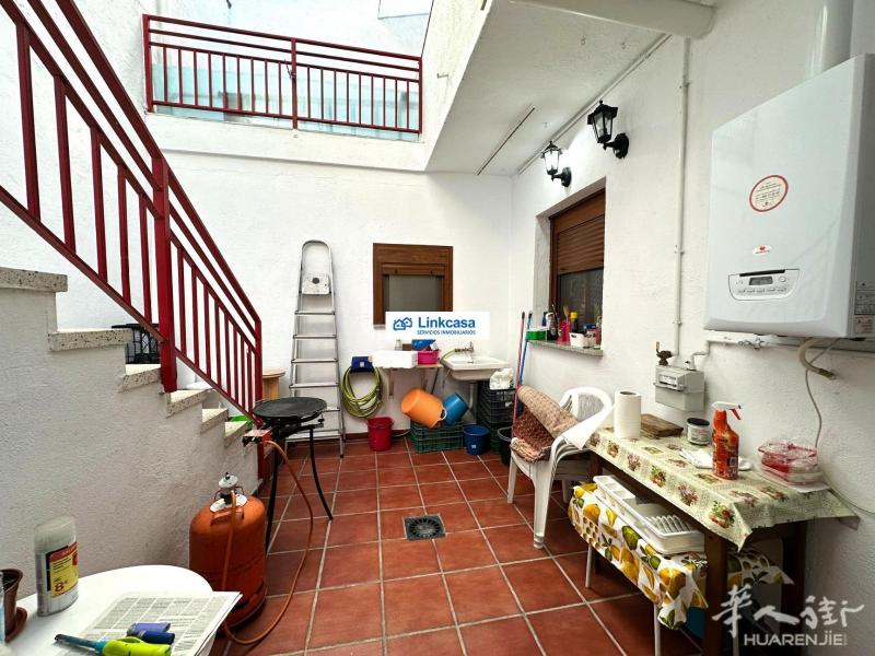 Villaverde Bajo小火车站旁,独栋别墅出售,39.5万!