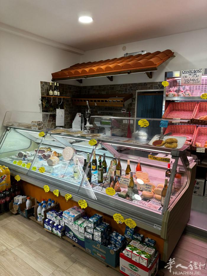 Pesaro e Urbino 出售百货店和食品店  私人电话☎️： 33838