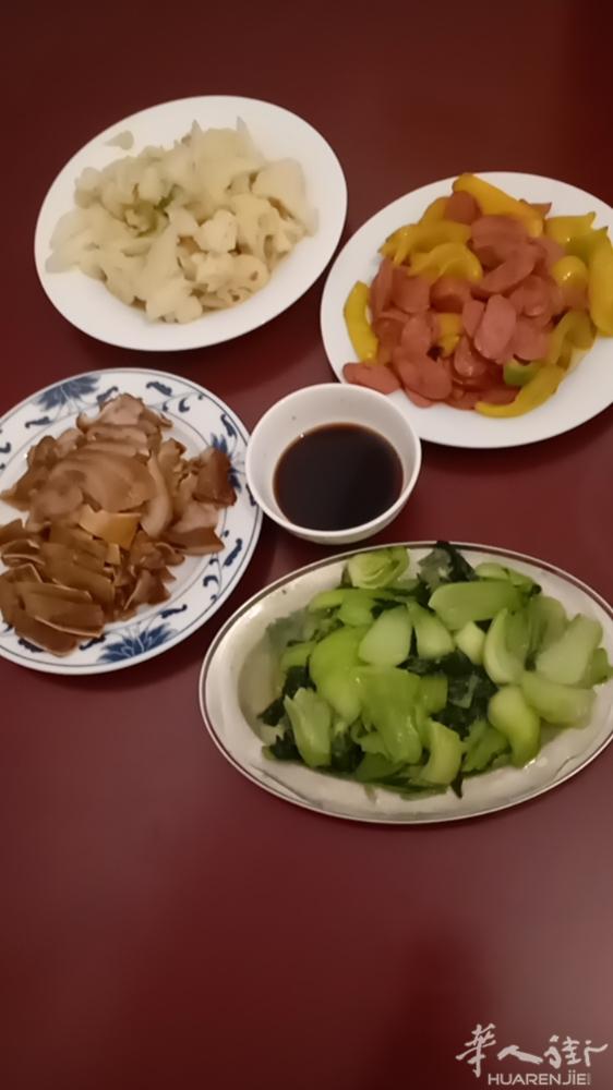 帕多瓦火车站对面临时搭铺有夫妻间单人间通铺房间卫生清洁有暖气无线网络包吃