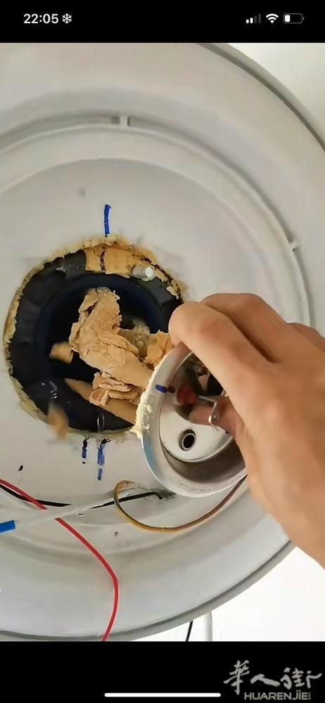 巴塞罗那热水器清理。仅限巴塞罗那市区和郊区，清理费五十元。一年多的，两年以上一定