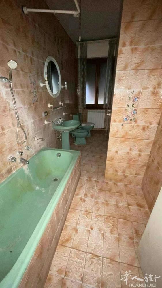 Tavola 教堂附近住家带小工厂出租，住家3个房间➕工厂60平米，房租2300
