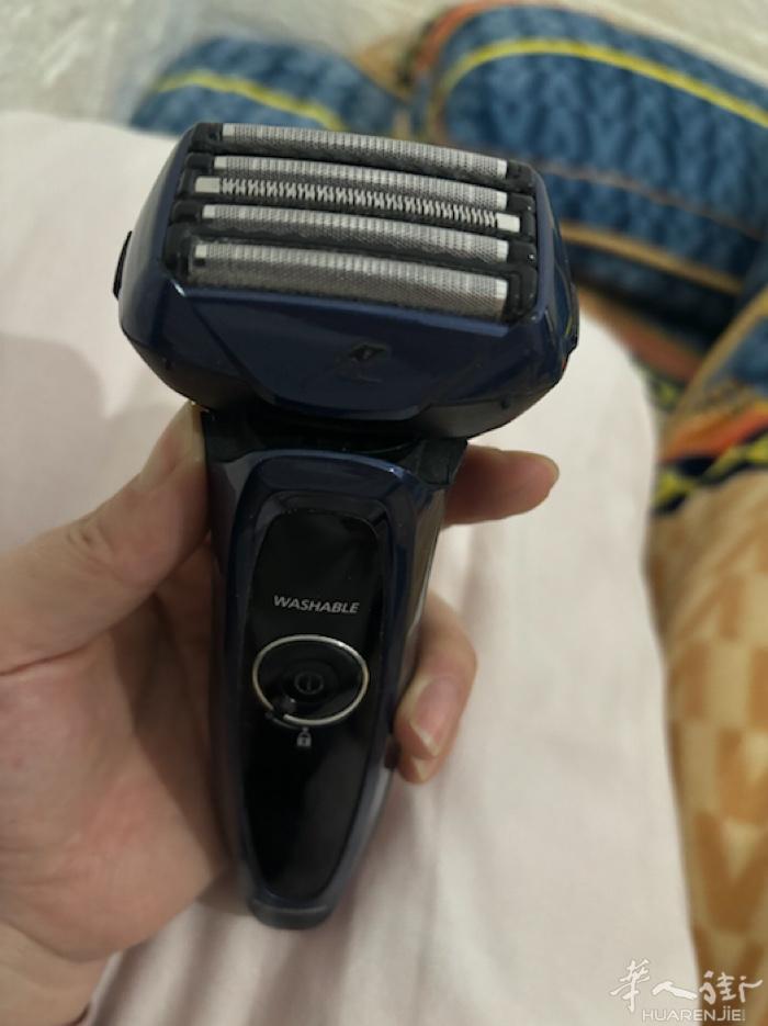 现有闲置剃须刀一个，因好友赠送，这个就闲置下来了，忍痛售卖，50欧拿走，3792