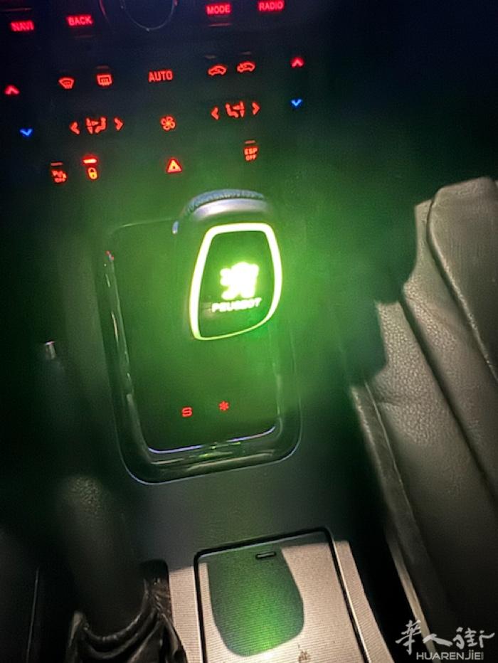 转让标志柴油自动挡小轿车  全景天窗 电动反光镜 电动座位调节 手机互联capr
