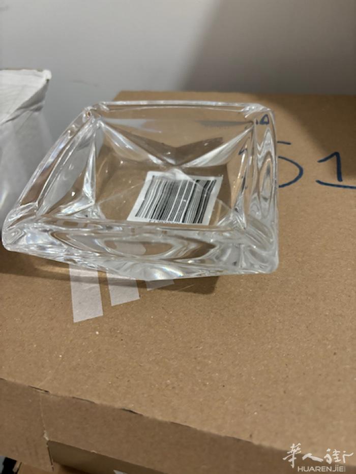 转让一个水晶的 烟灰缸，有需要的朋友 请发信息，谢谢