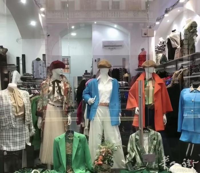 博洛尼亚市中心黄金街道服装店转让(二间连通)地址：indipendenza66号