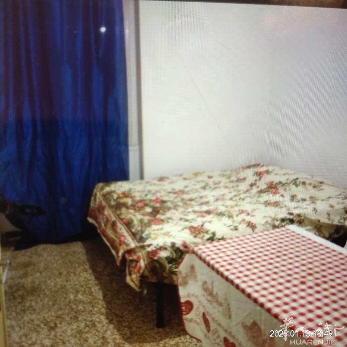 comasina附近有大房间搭铺，家具齐全，只搭女生，要求要有居留，电话3280