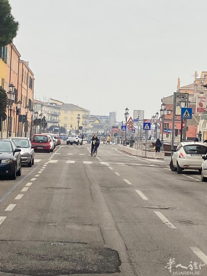 Chioggia 威尼斯酒吧转让，价格5万，房租1300。详细请咨询意大利人34