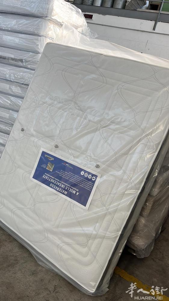 本公司农历新年之前最后一波折扣福利， 买床垫送记忆枕！ 高密度海绵+记忆棉硬床垫