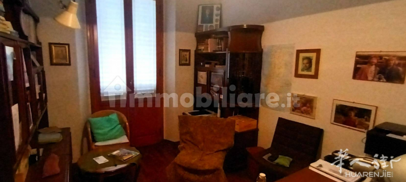 【出售】联排落地房 面积约230mq 位子：via roma 售价48.5w 微信PO26738966