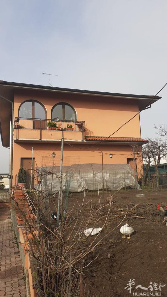 Pavia 出售独立房  私人电话☎️： +39 329 867 8140  位