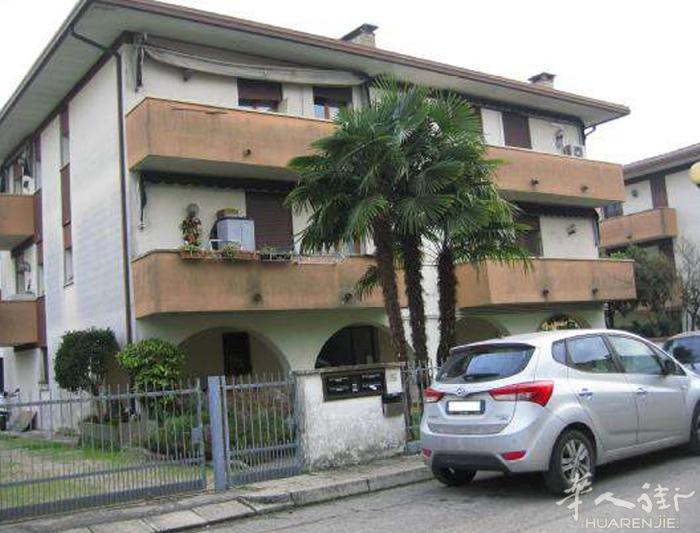 【拍卖房】Montegrotto Terme, Padova 出售公寓