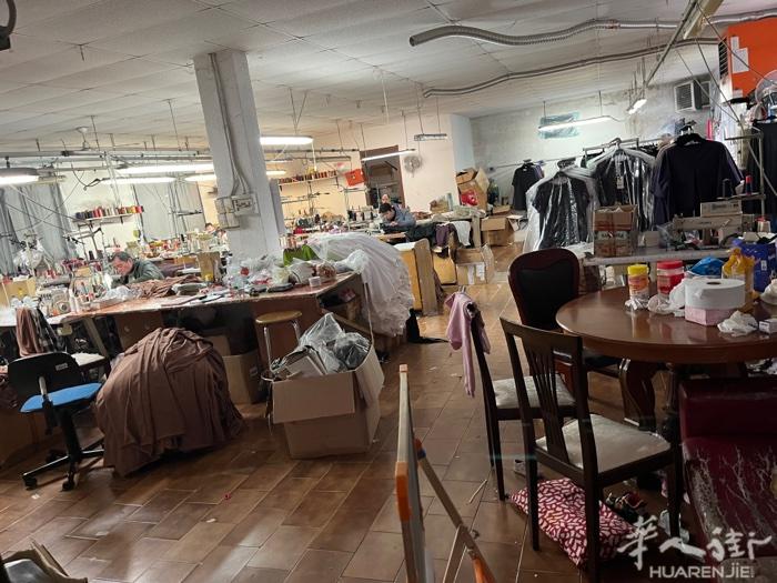Rolo工厂出售，工厂230平方，楼上住家十个房间，详情电话联系，非诚勿扰 谢谢