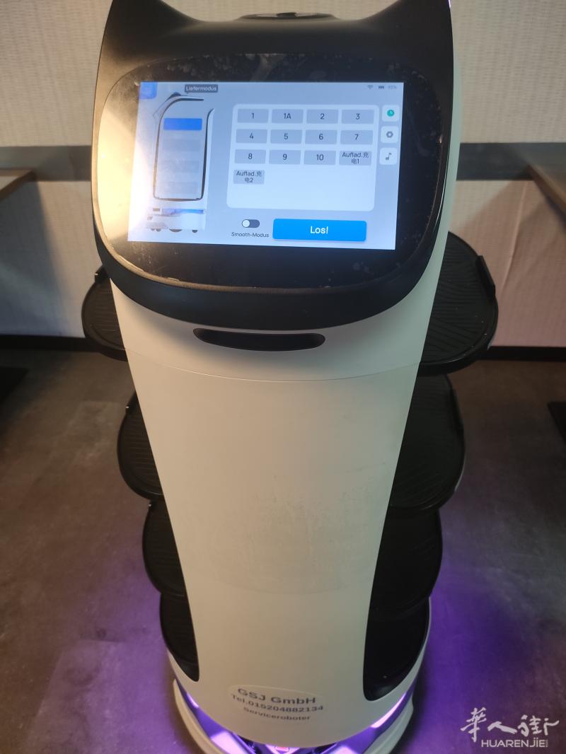 在杜塞附近,有台九成新的Bella Robot