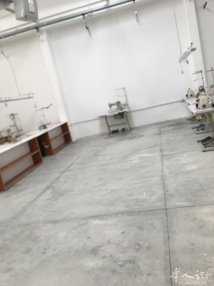 中国街新公园这里有新工厂搭铺，位置在美乐食府这条街下来新公园这里，工厂环境好有大