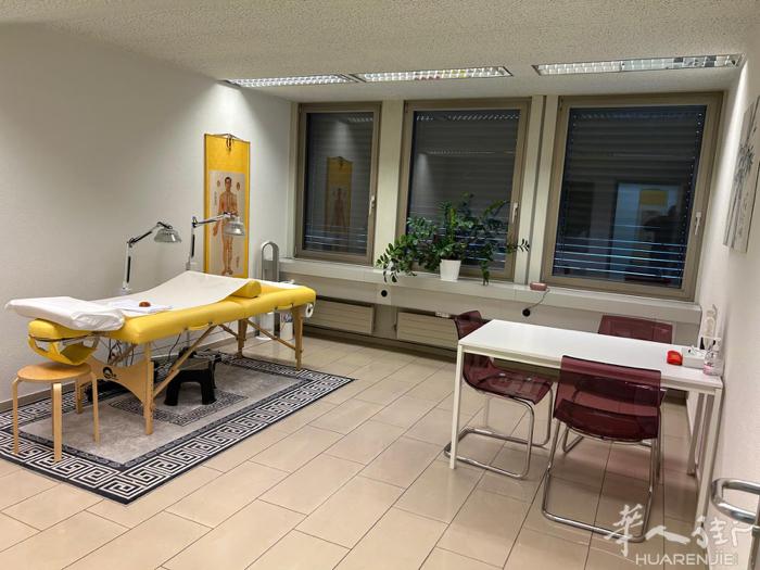 位于瑞士温特图尔（Winterthur）市中心火车站旁盈利中带客户资源的中医诊所
