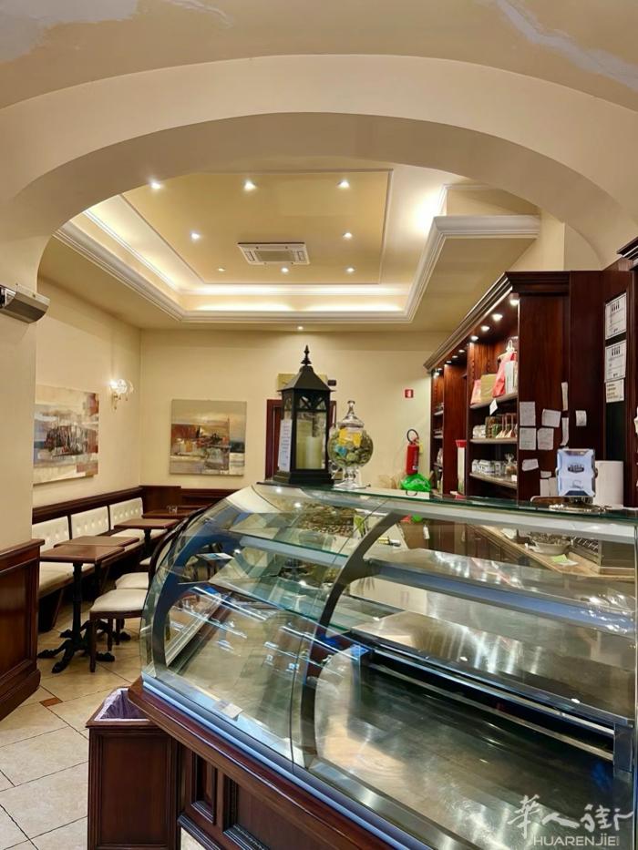 PISTOIA市中心意利人八十年老品牌店 BAR PASTICCERIA出让：内