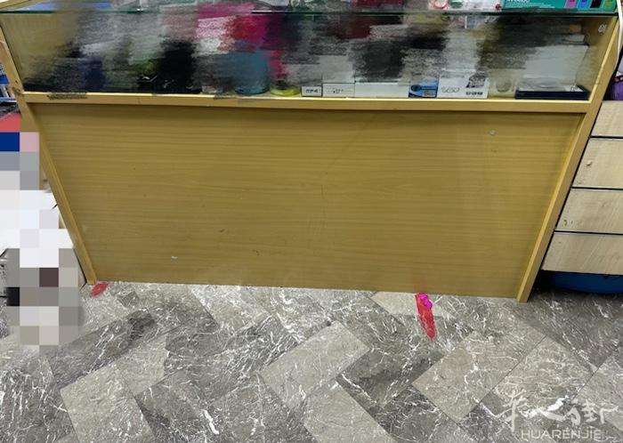 出售两个柜台，规格150×90×55