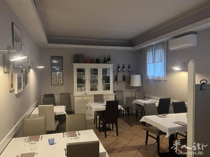 Padova市内Pizzeria+Ristorante连墙卖！只要25w！