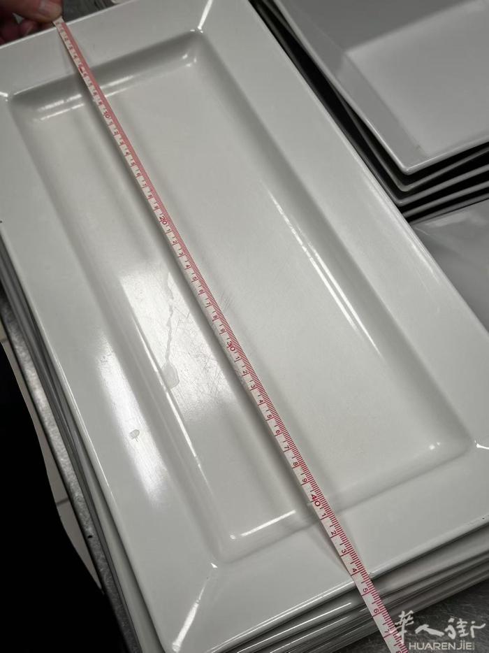 出餐馆用的一些盘子，大概有40个，20欧带走