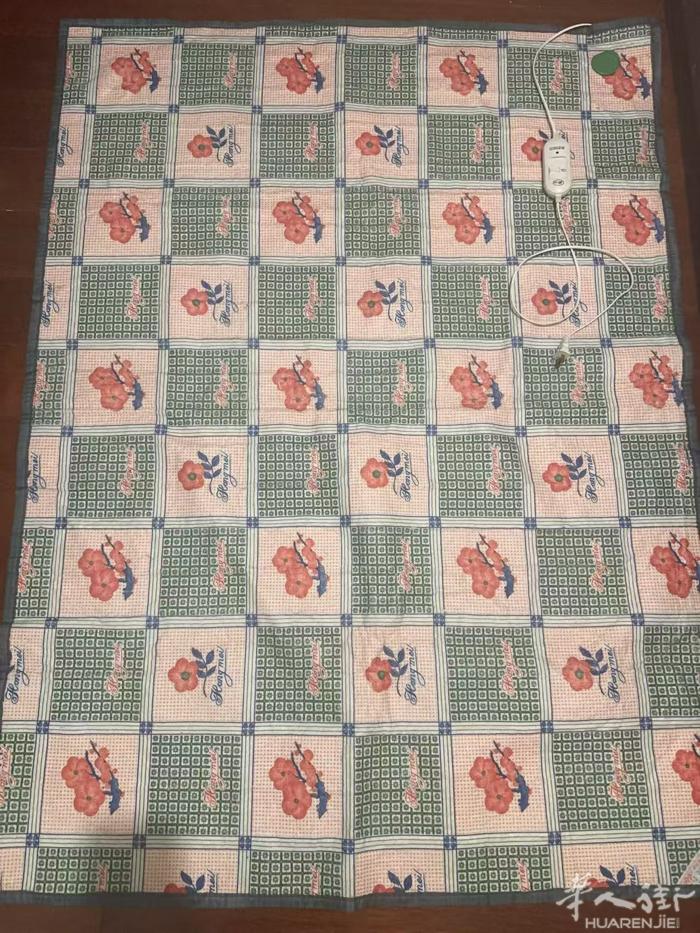出一张电热毯145X105 没用过几乎很新 20欧