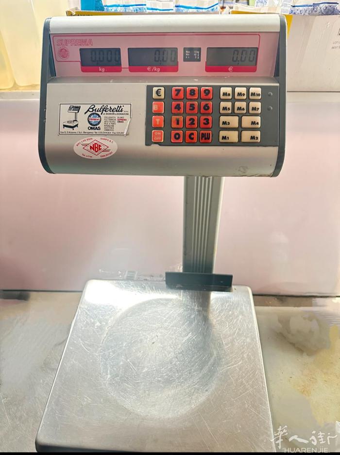 Ciao Bergamo 出售 家具  私人电话☎️： +39 37926511