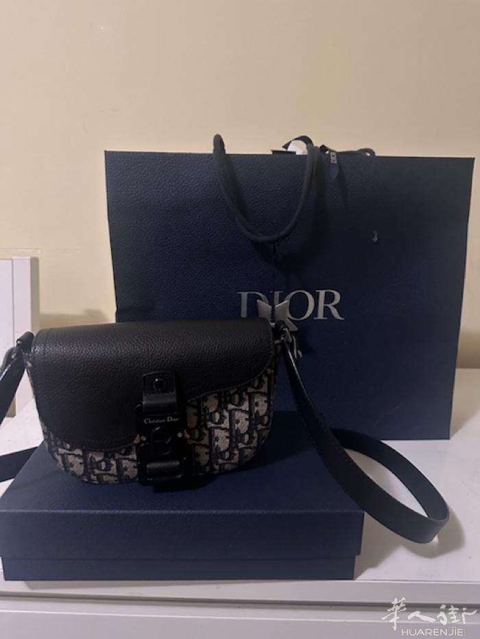 出二手dior mini 男生包 9月份买的 还有记录 98%新 用的少  出1