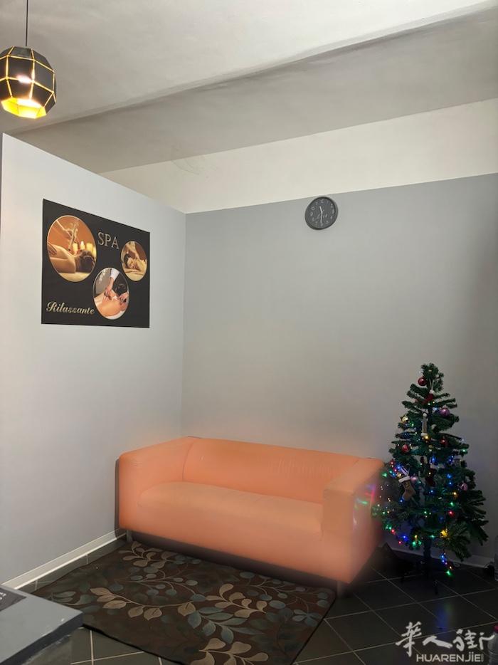 Asti新装修按摩店急卖，两个房间一个加一个预备房，两个卫生间，一个厨房，一个大